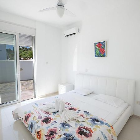 Villa Protara Chrysos - Beautiful 5 Bedroom Protaras Villa - Walking Distance To Fig Tree Bay Экстерьер фото