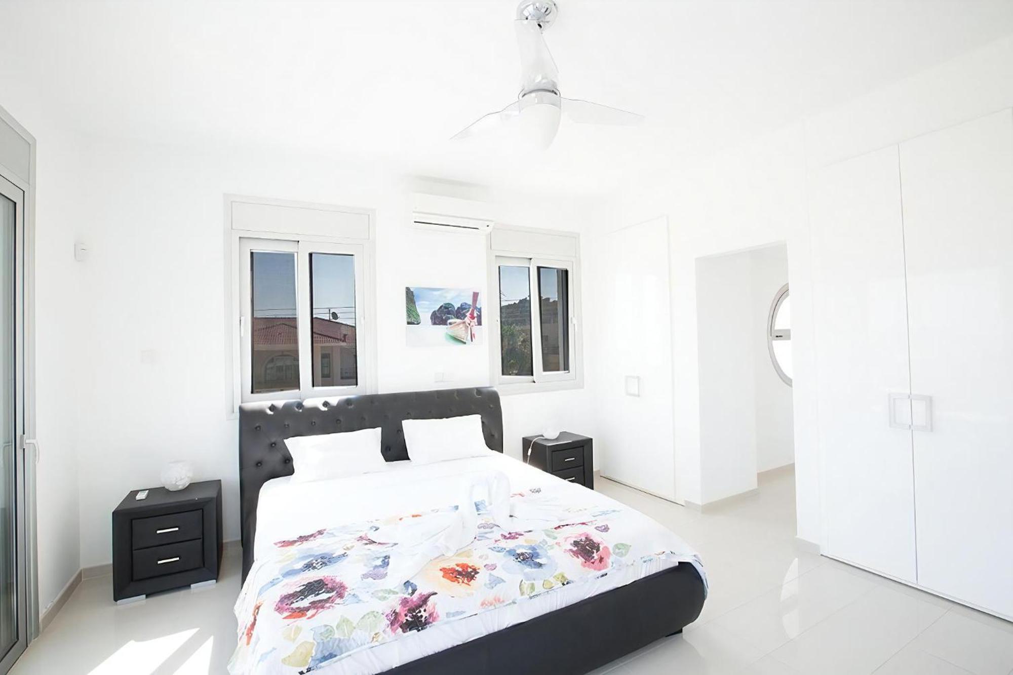 Villa Protara Chrysos - Beautiful 5 Bedroom Protaras Villa - Walking Distance To Fig Tree Bay Экстерьер фото